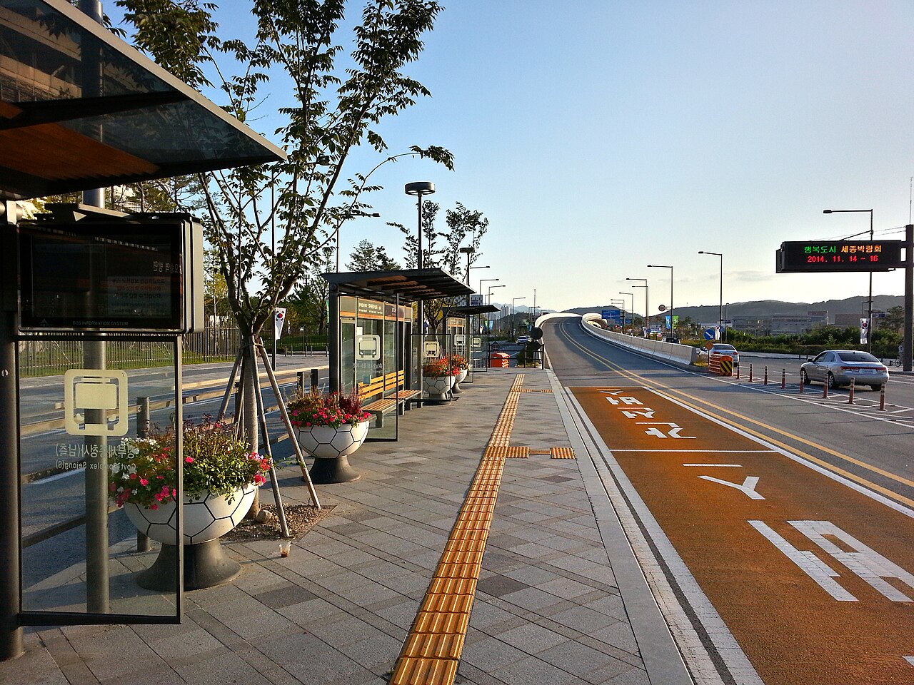 국가장학금은 교육부와 한국장학재단이 함께 운영한다